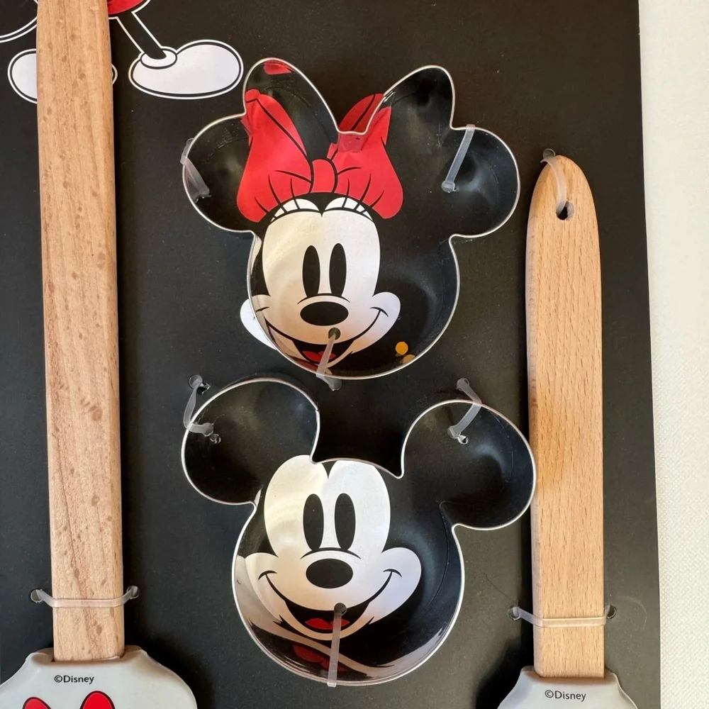 Disney Mickey & Minnie Kitchen Set - Dish Towels, Oven Mitts & Cooking Utensils